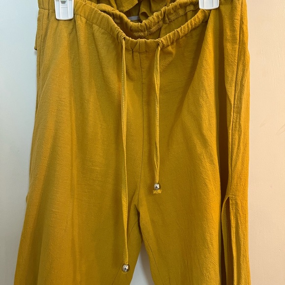 Yellow set - Picture 2 of 4